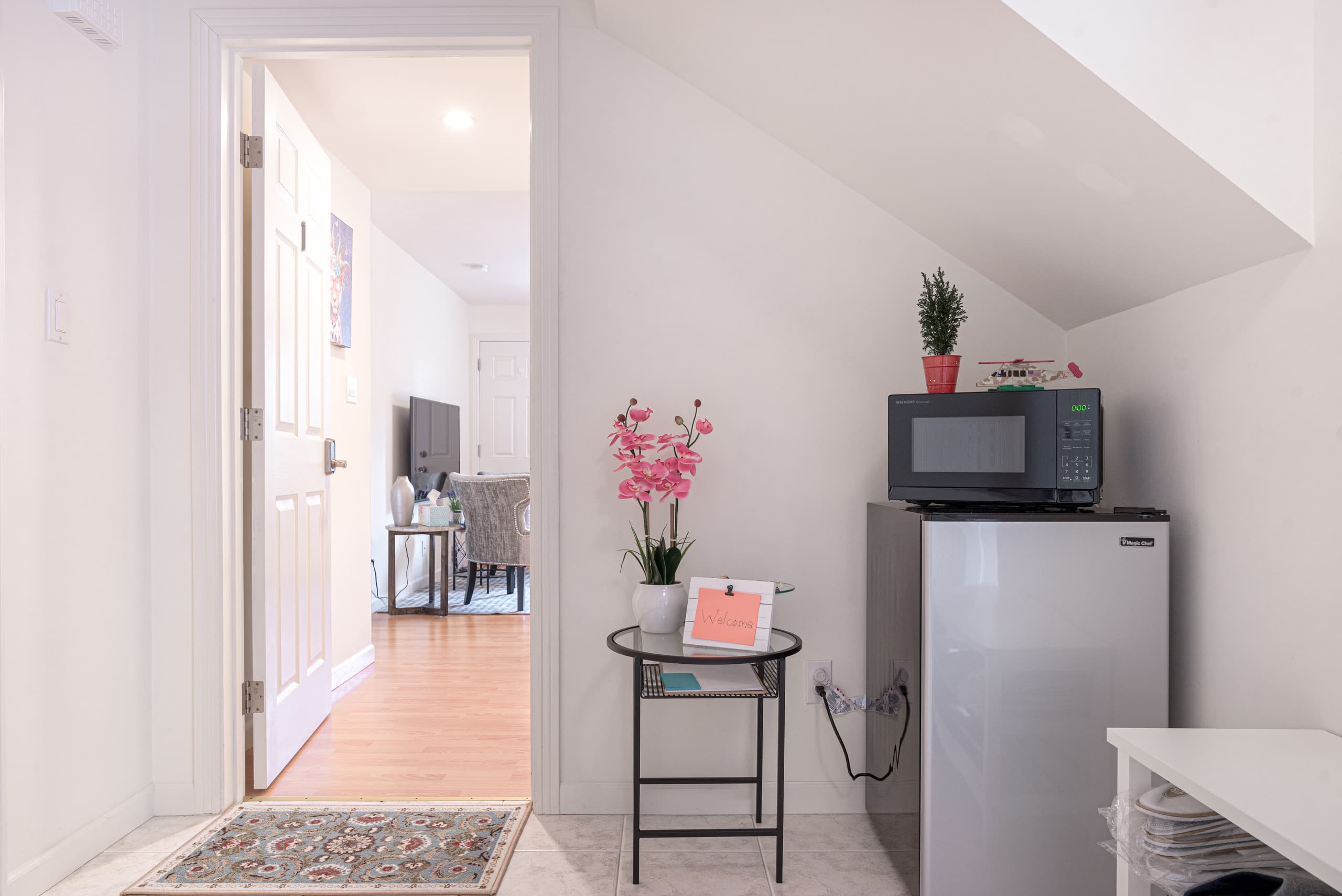 Relaxed 3B/2Ba Home with Private Parking - Image 8