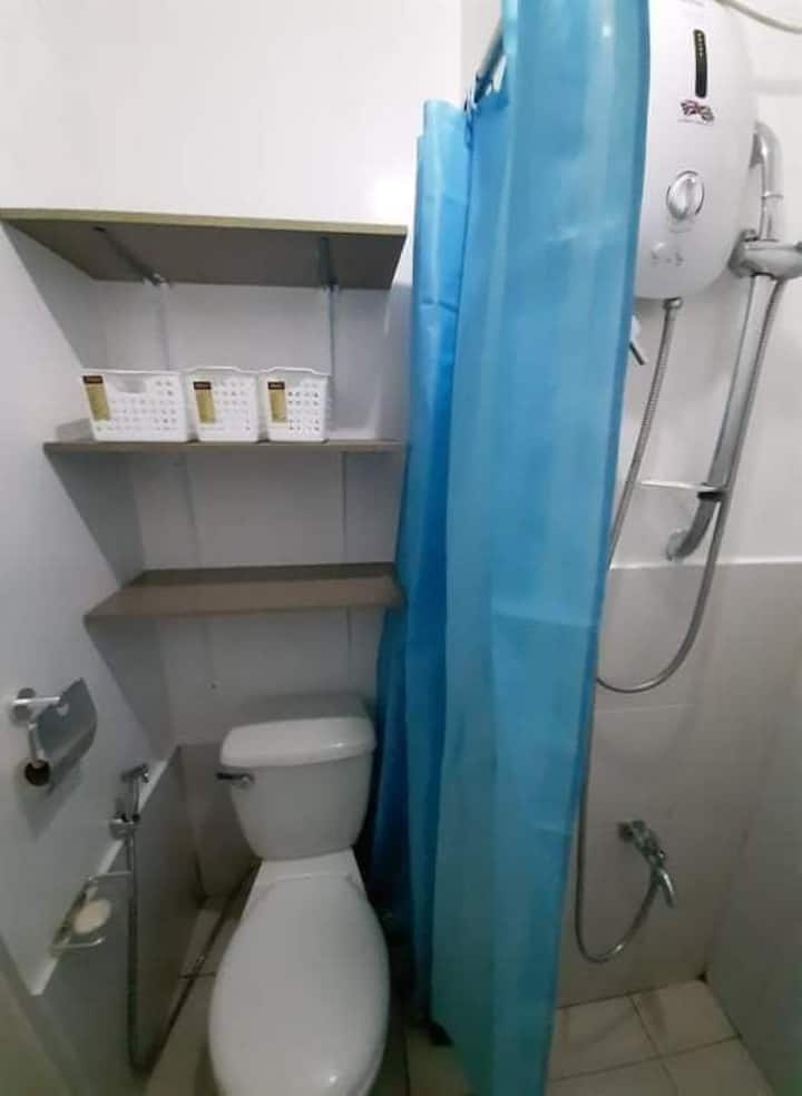 06 Macks Awesome Place+wifi+netflix+shwrheater - Makati