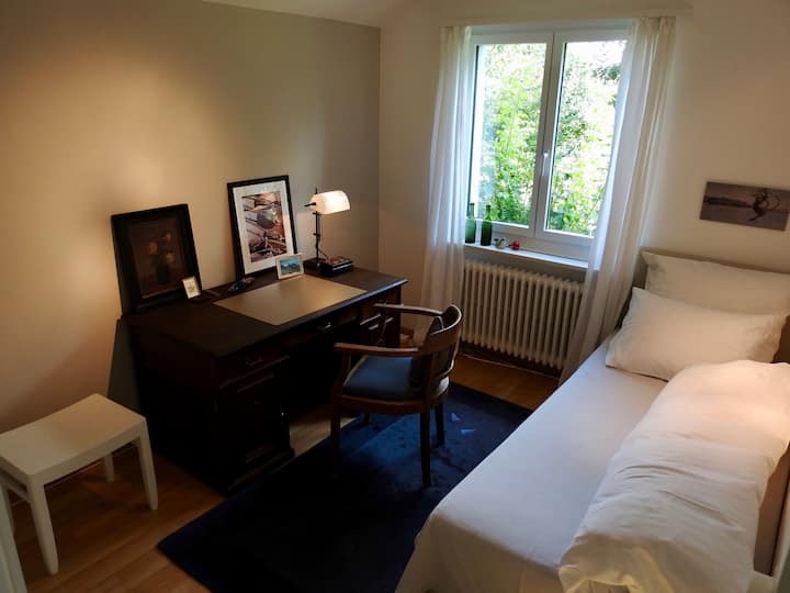 Second bedroom with one boxspring bed - Bedroom 2 with one boxspring bed