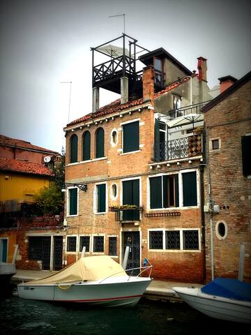 Grande appartamento con tre terrazze. gallery image 2