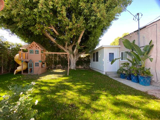 Work/Family/Pet Friendly Centrally Located in LA gallery image 3