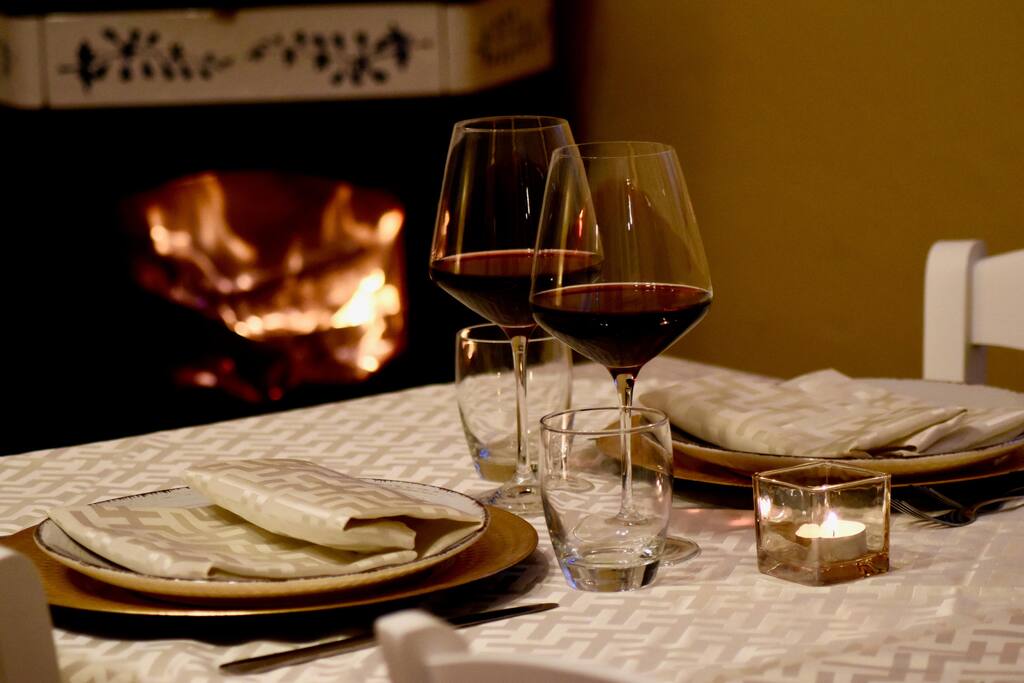 Ristorante interno con cucina tipica toscana.