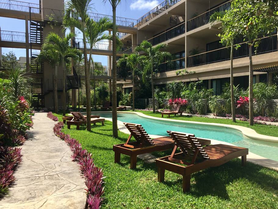 Pool of 20 condos