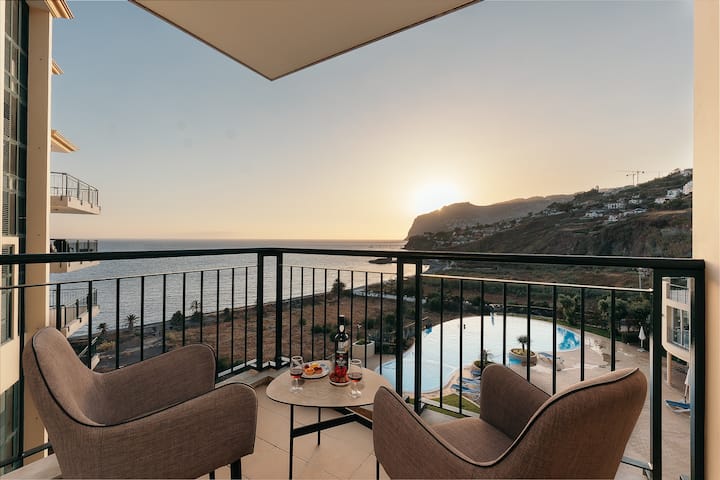 Infinity Pool & Amazing Sunset Ocean View