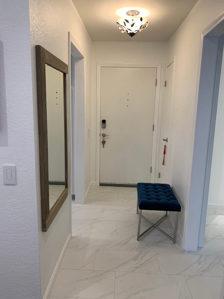 A Bright One Bedroom Condo In Orange County - Aliso Viejo, CA