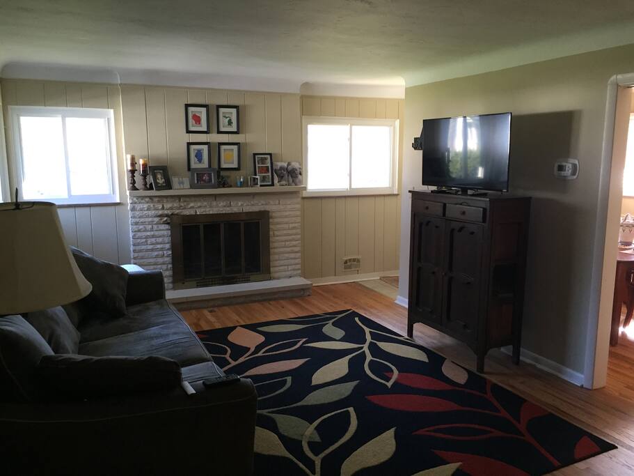 Living Room - Smart TV/Apple TV