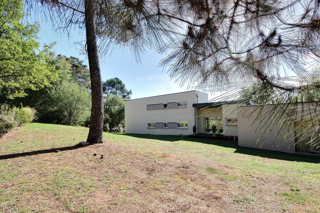 La villa côté jardin
