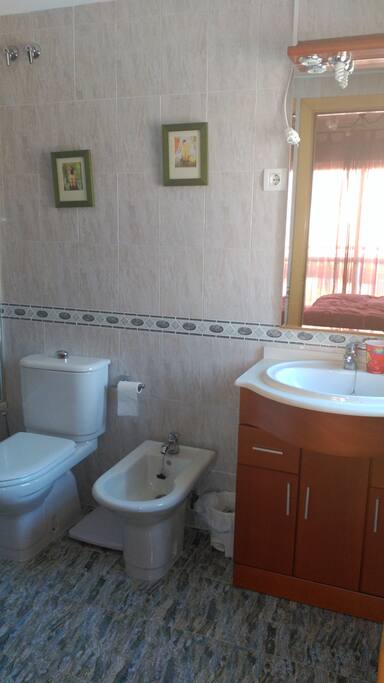 Baño anexo a la habitación principal
