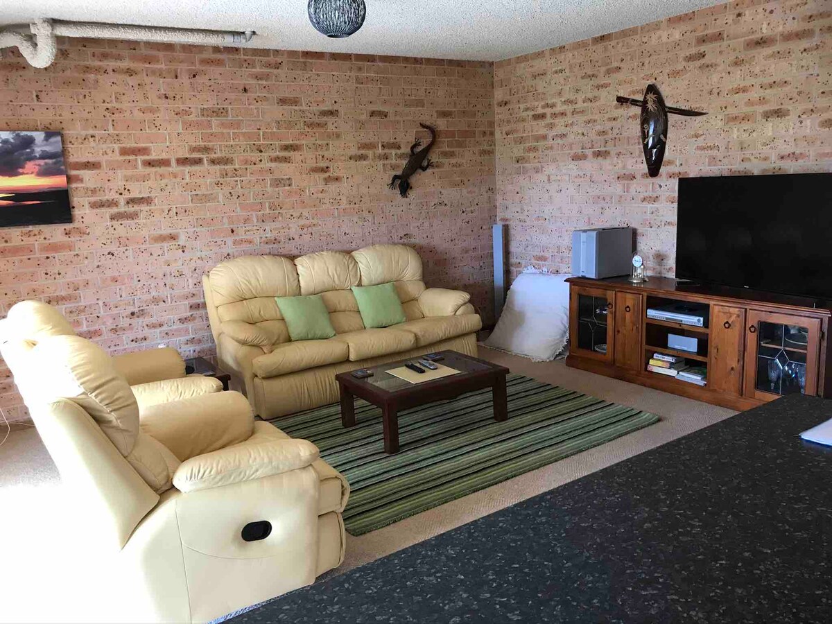 Top Airbnb: Beach stay MALUA Bay (Free Wifi, Foxtel) in Malua Bay