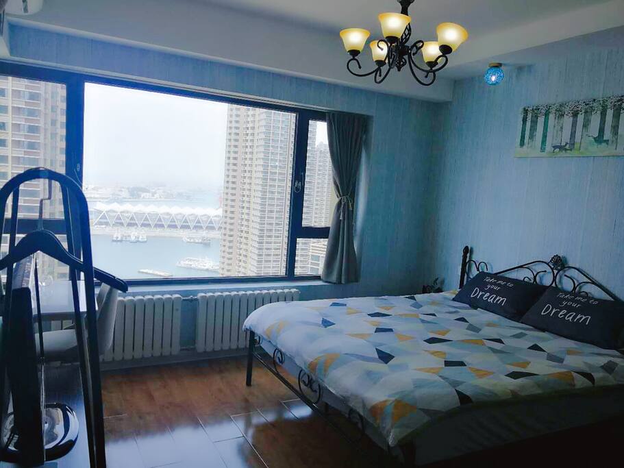 窗外邮轮母港全景
