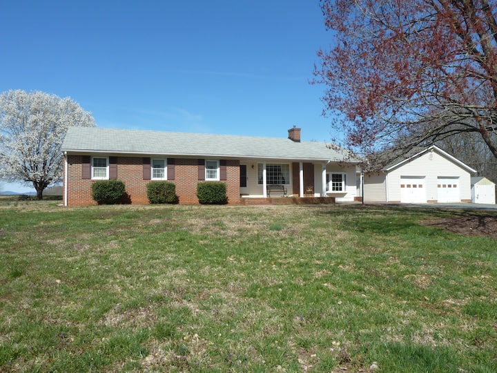Pleasant View Farm Guest House Houses for Rent in Louisa, Virginia