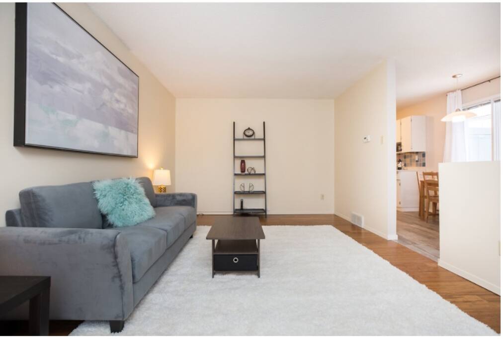 "Great place, great view of river, host was excellent and home was stocked and clean! Great value, thank you!" - Jon *****