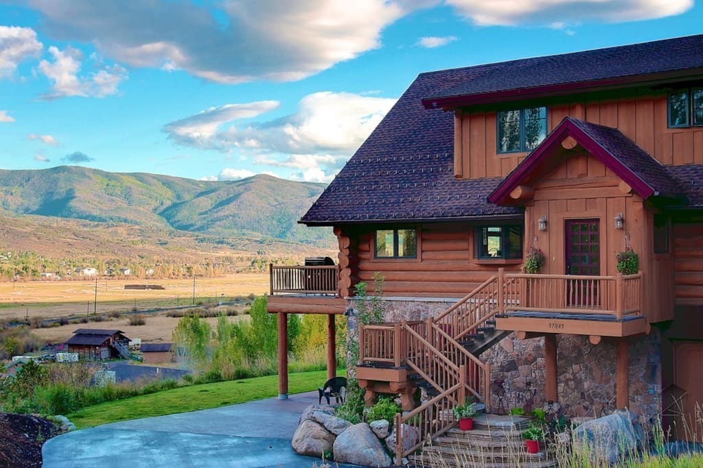 If you're looking for panoramic mountain and valley views, the Valley Vista is the home for you.