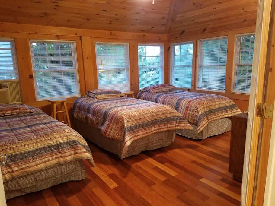 Bedroom 2 - Downstairs (Three Twin Beds)
