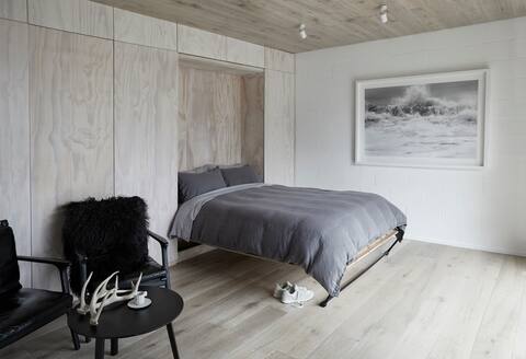 Oak Apartment | Incredible Mountain Views From Bed