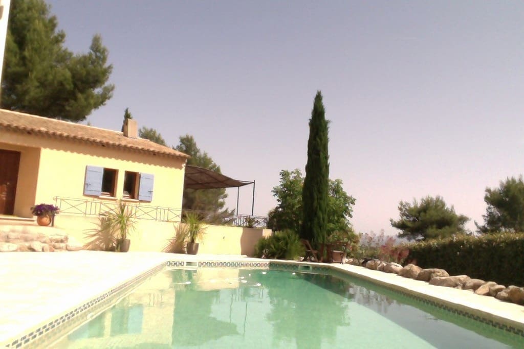 du pool house, vue sur la maison coté cuisine
