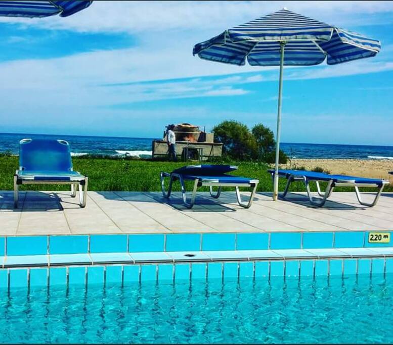 FREE SUNBEDS AND UMBRELLAS