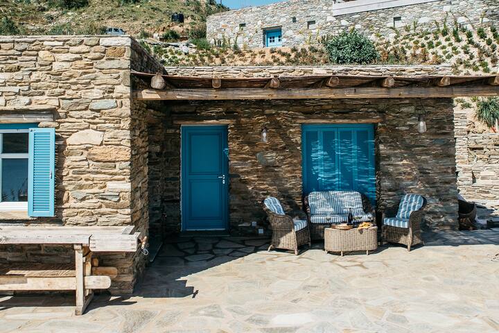 Cottage with private pool and access to the sea gallery image 2