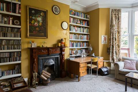 Quirky house 10 mins from station
