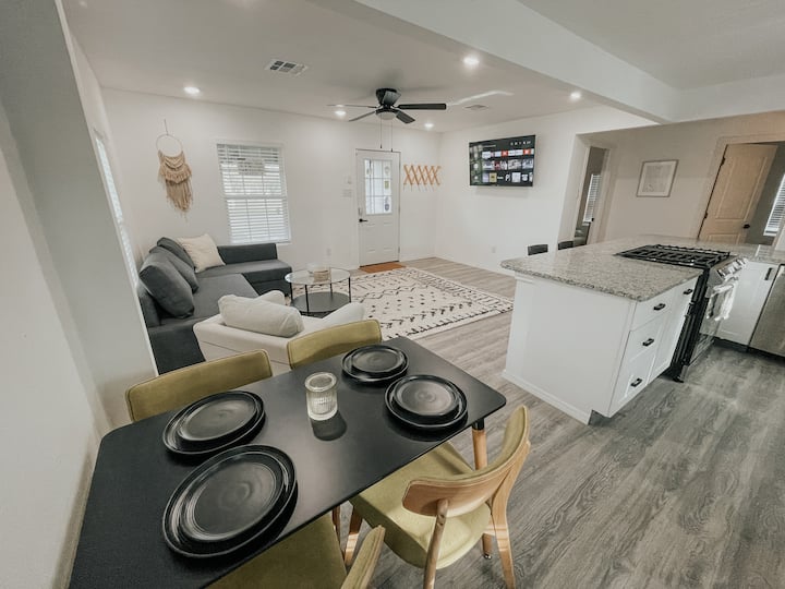 Private Pickleball Court! Lovely 2 Bedroom Home - Waco