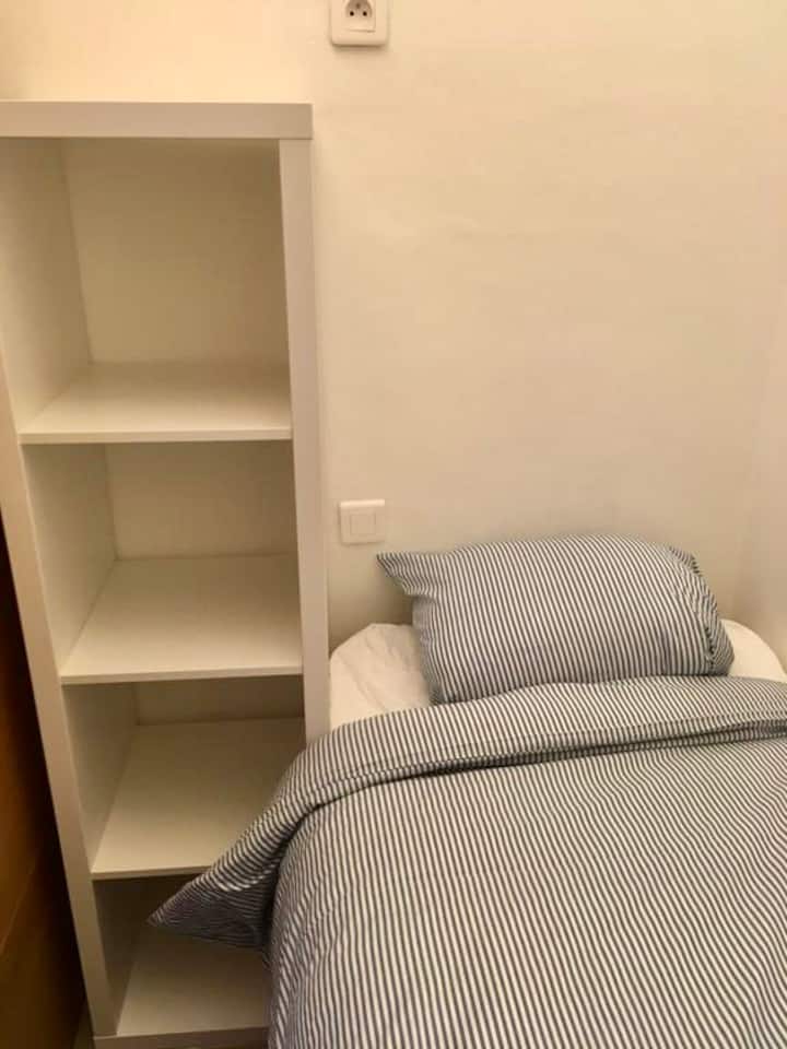 חדר שינה יחיד