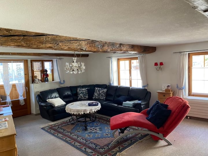 Traditionelles Engadiner Haus An Ruhiger Lage - Zuoz