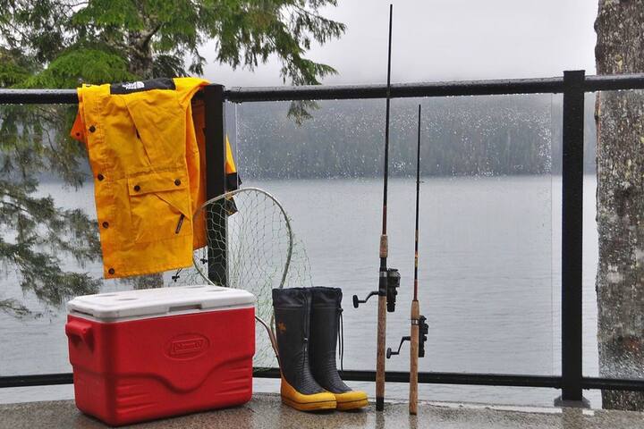 Wickham’s Wake – 3BR Oceanfront – pet friendly gallery image 3