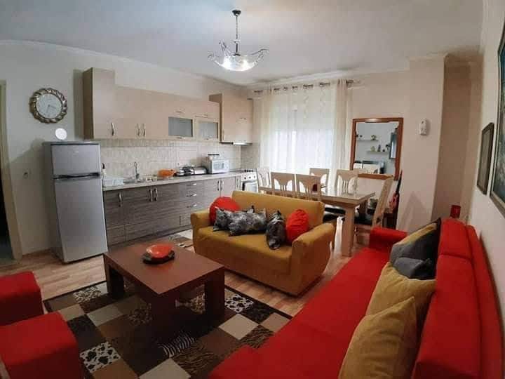 dnevni boravak i kuhinja