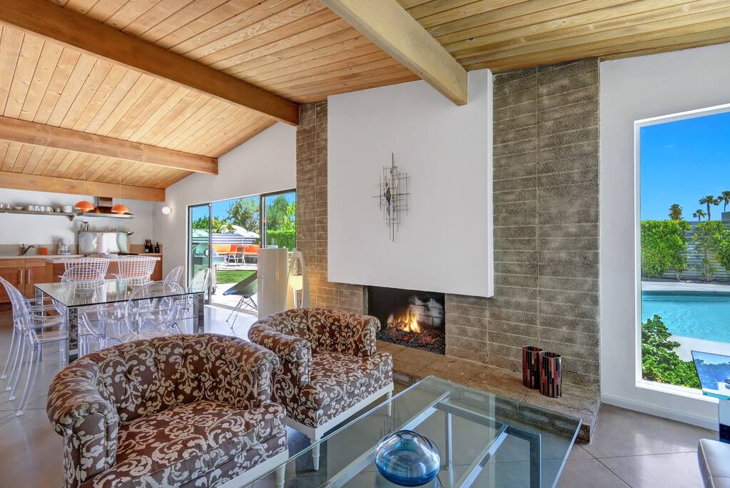 Sitting Area with views of Backyard