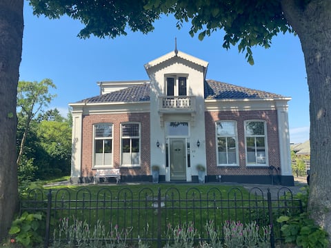Detached villa 25 min. Amsterdam 10 min. beach