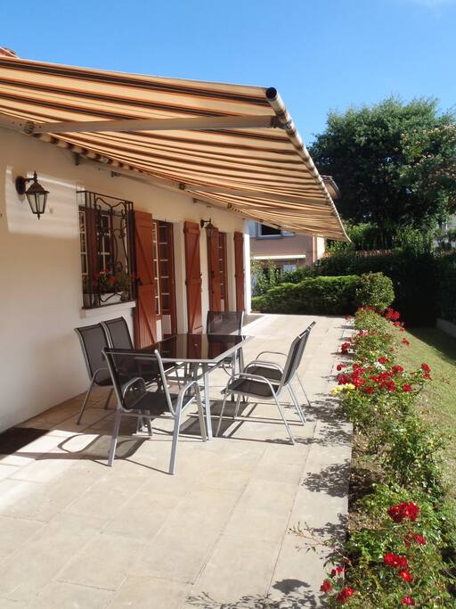 Terrasse avec store