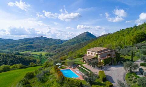Farmhouse in Umbria with private pool
