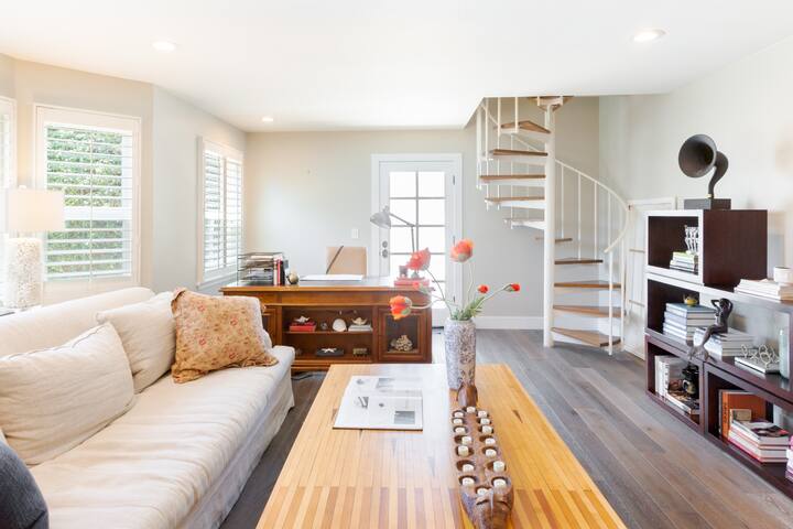 Cape Cod-Style Home near Bird Rock gallery image 2