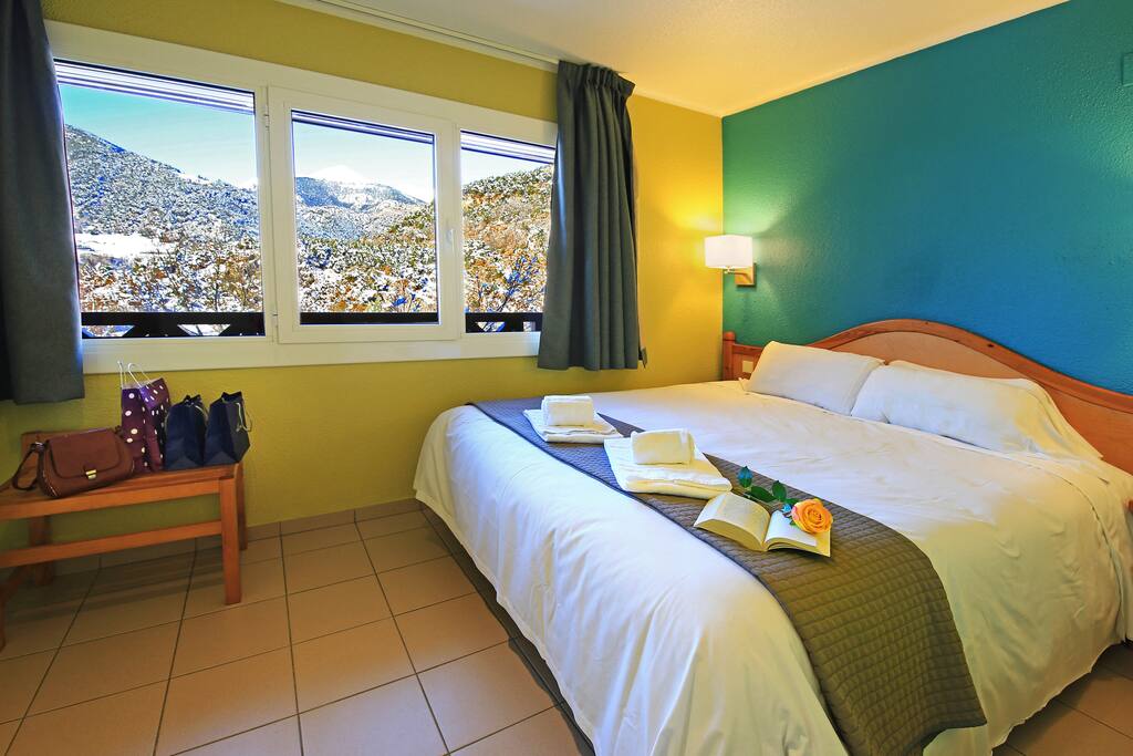 chambre principale lit 1.80x200