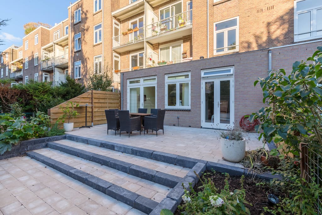 70m2 Garden with sun from 08:00-20:00 in the summer