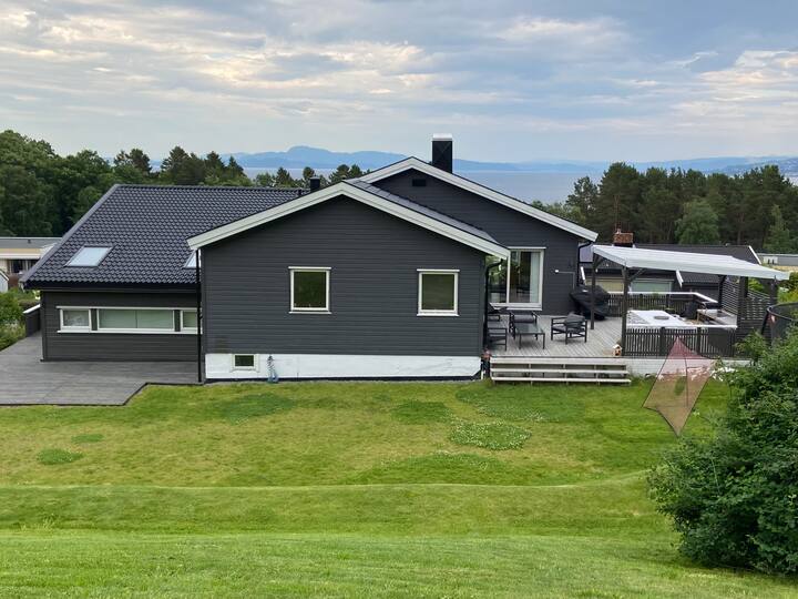 Flott Enebolig Med Stort Uteområde På Lade - Trondheim