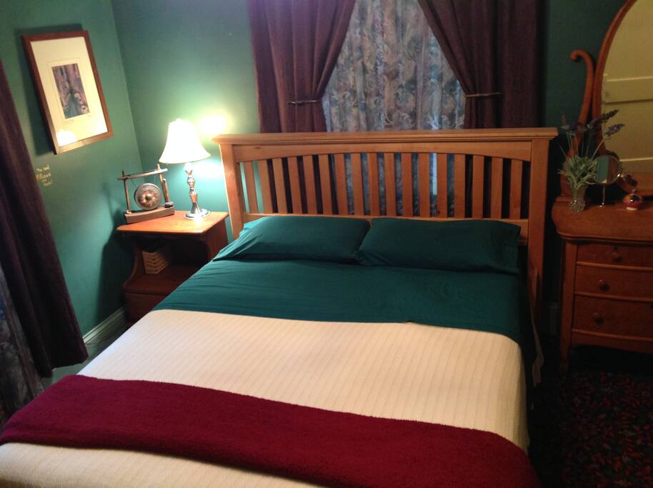 Comfortable Queen Size Waterbed
