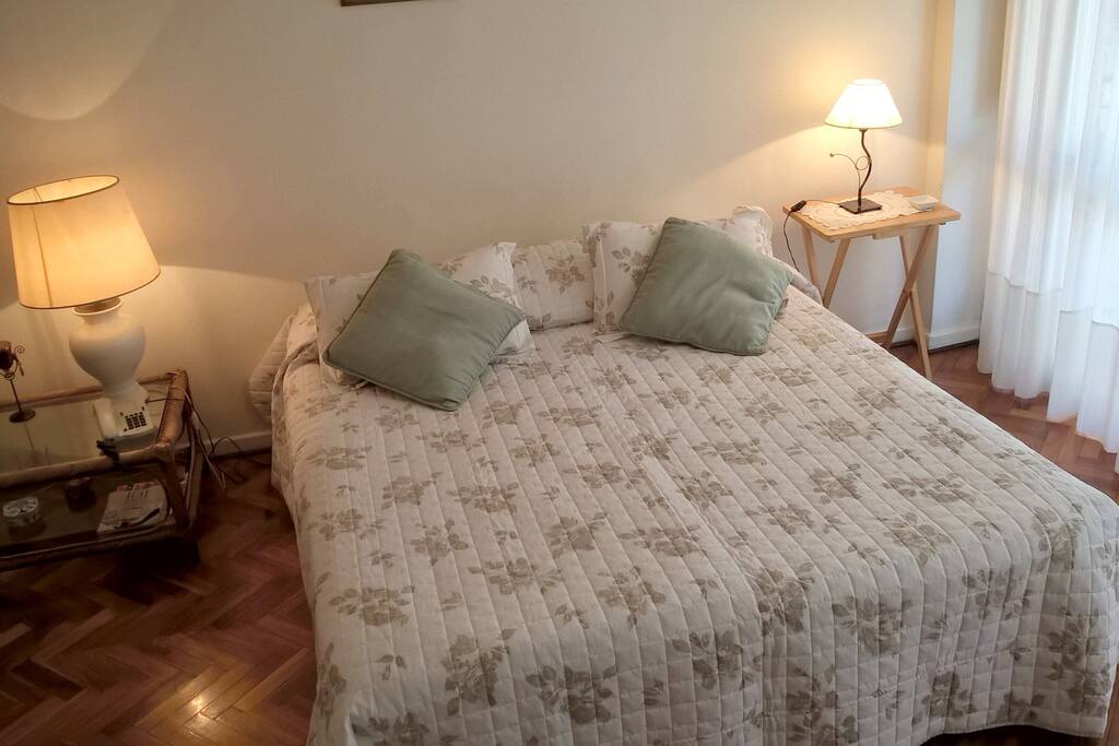 Cama de dos plazas y media
