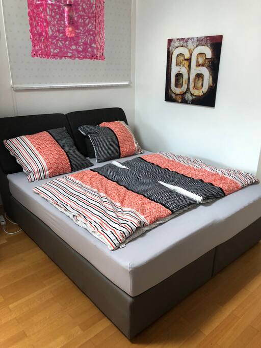 Ein neues Bockspringbett mit getrennten Matrazen