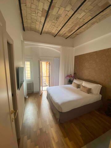 A prestigious and large apt facing Via Condotti gallery image 4