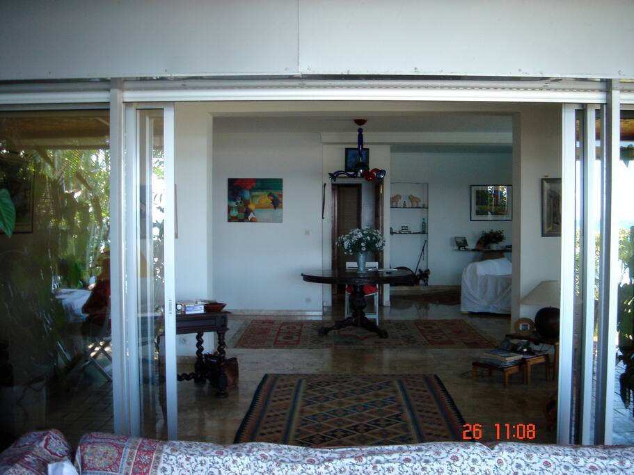 salon
living room