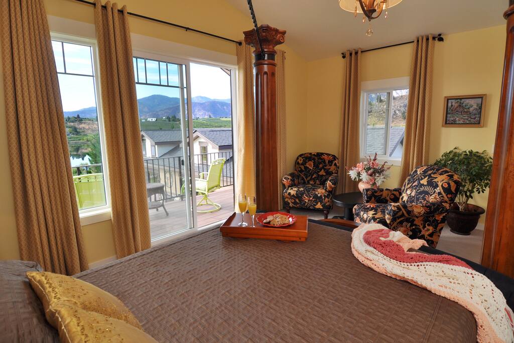 Lake's Edge Tuscan Lodge Veranda Room