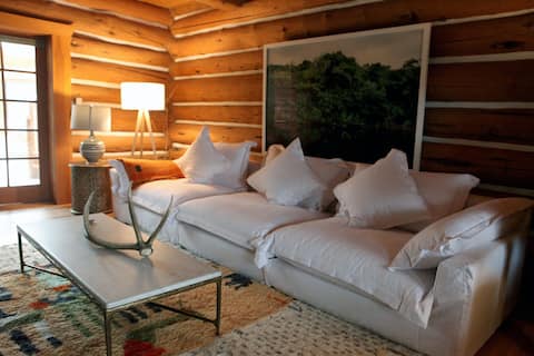 Luxury Log Cabin with Private Lake on 23 acres.