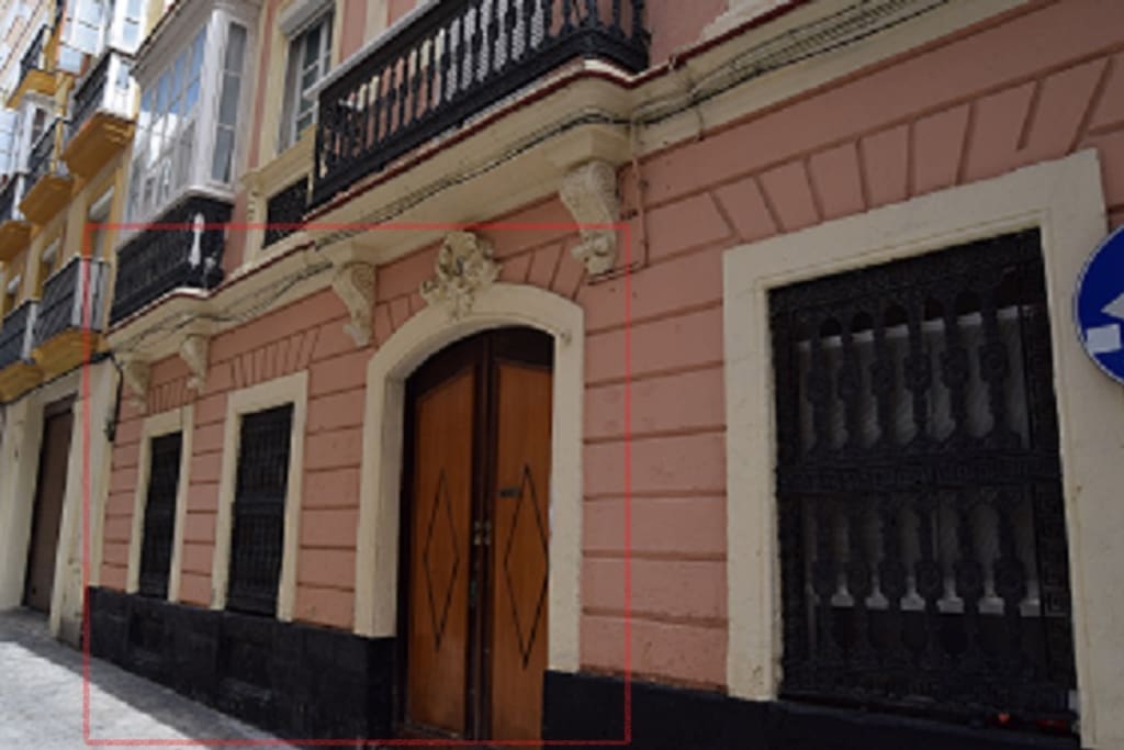 Puerta de entrada a la casa