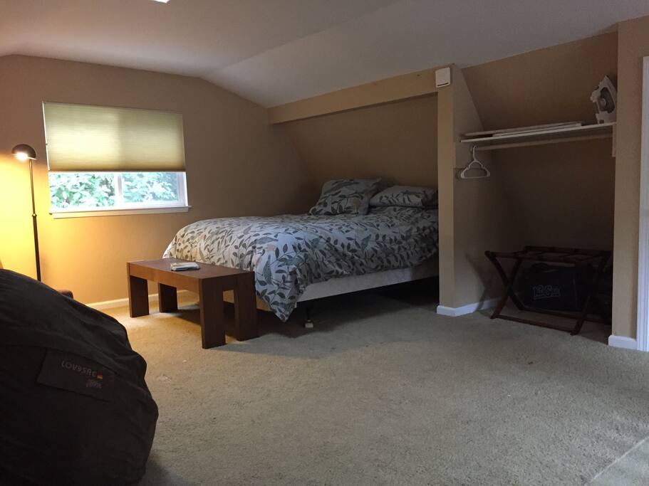 Loft has Queen bed and 2 chairs that pull-out to twin mattress pads on the floor.
