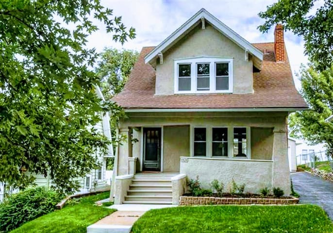 Midtown Bungalow - Houses for Rent in Omaha, Nebraska ...