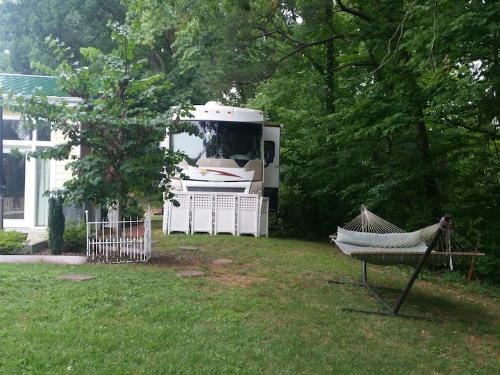 Cozy Class A Motorhome stay in the Smoky Mts! Campers/RVs for Rent in