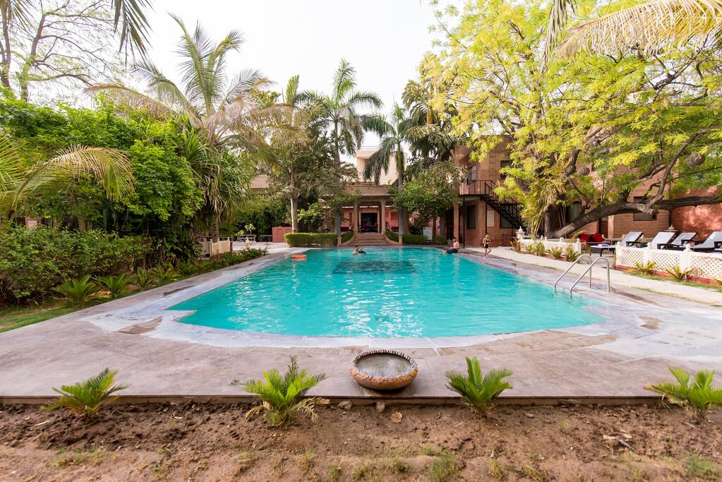 Swimming pool