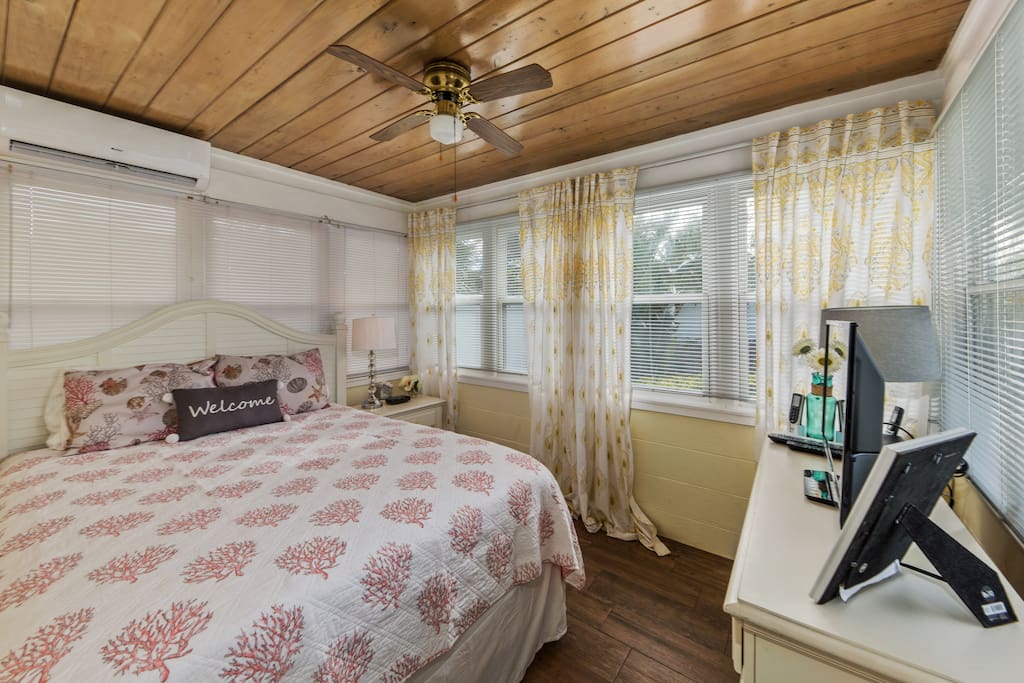 Full Size Queen Bed