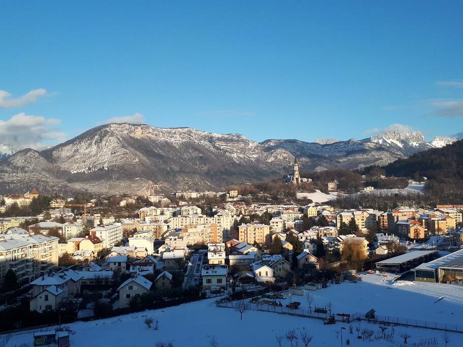 La même vue depuis l'appartement, sous la neige cette fois !